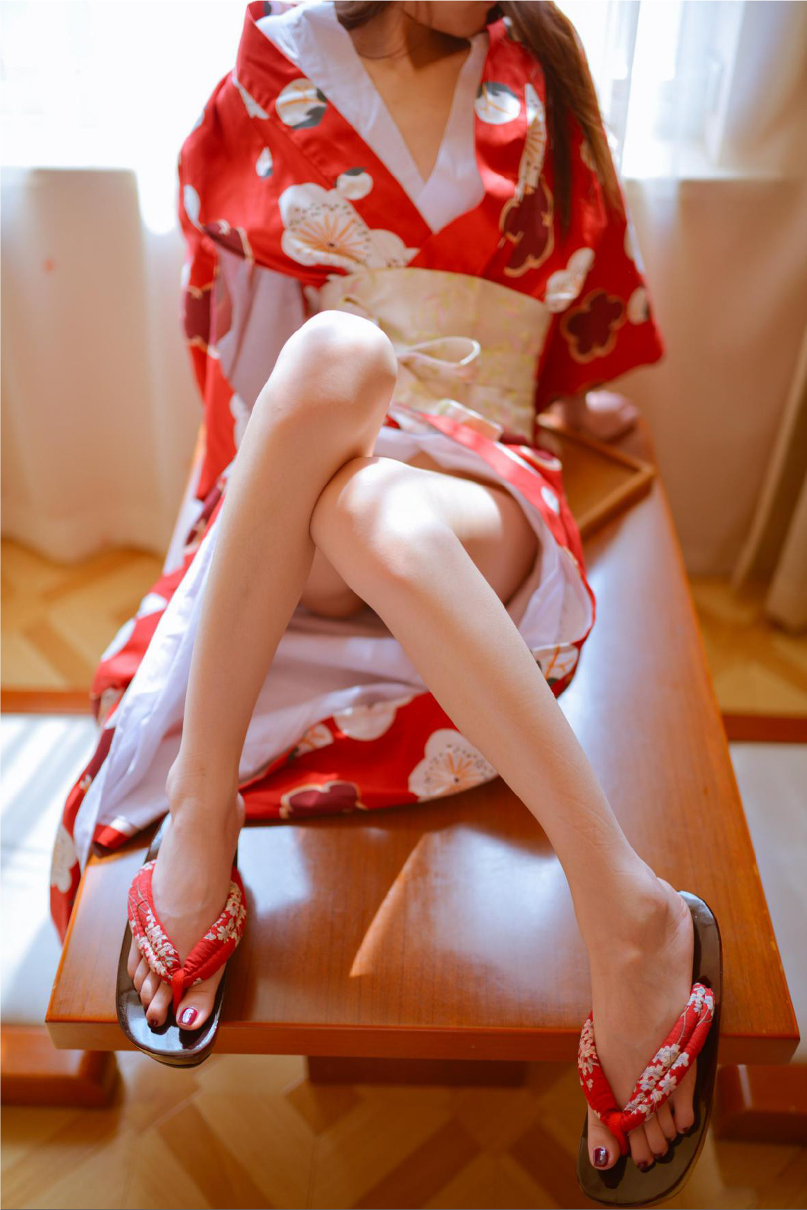 红色日式白花和服美腿肥穴 上部