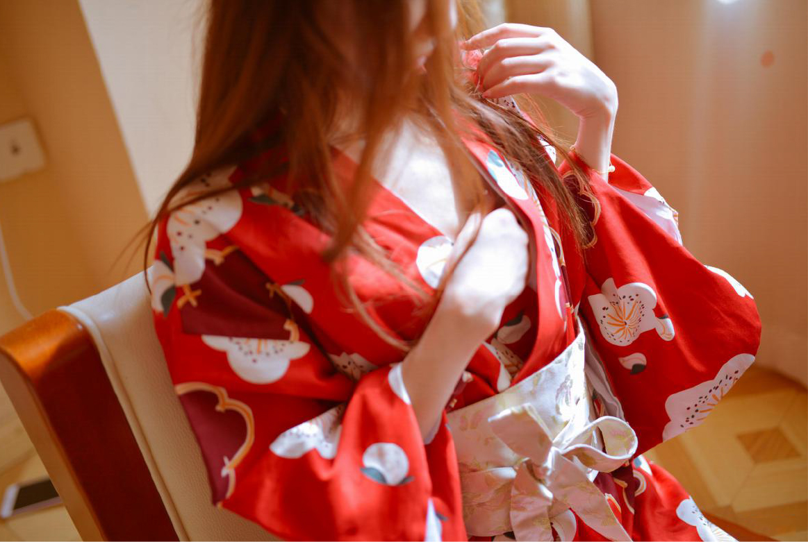 红色日式白花和服美腿肥穴 上部
