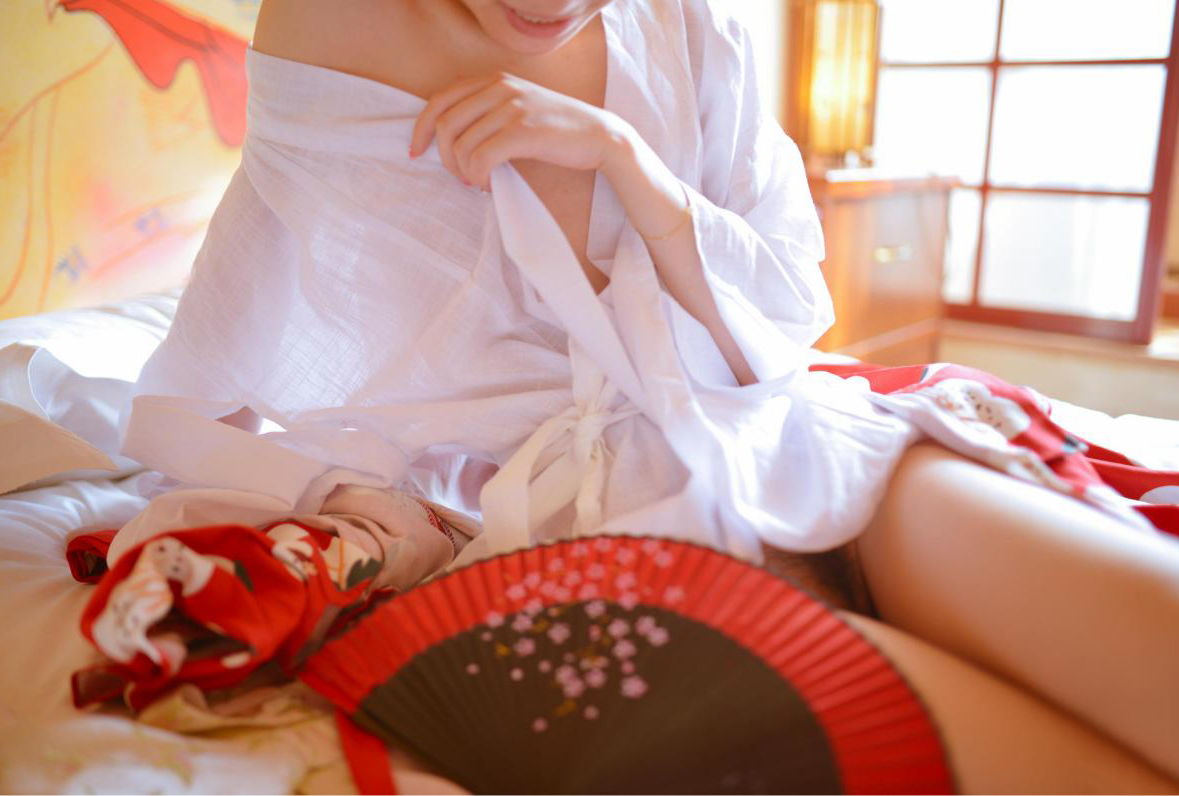 红色日式白花和服美脚捆绑