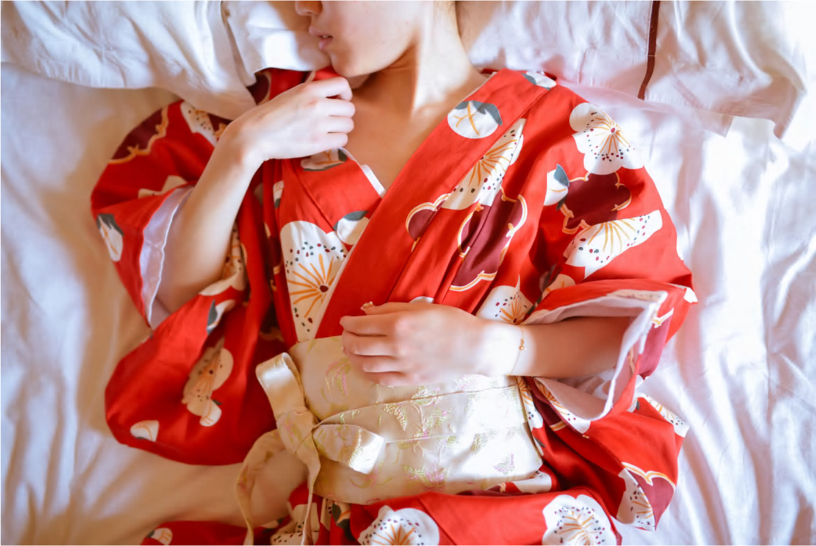 红色日式白花和服美脚捆绑