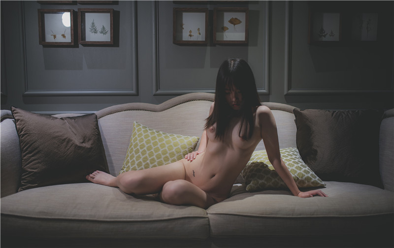 柚木写真—沙发百合人体艺术写真