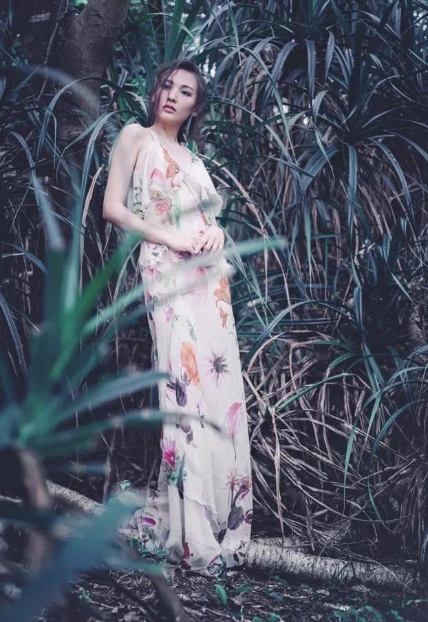郑罗茜野外丛林写真优雅中带着魅惑