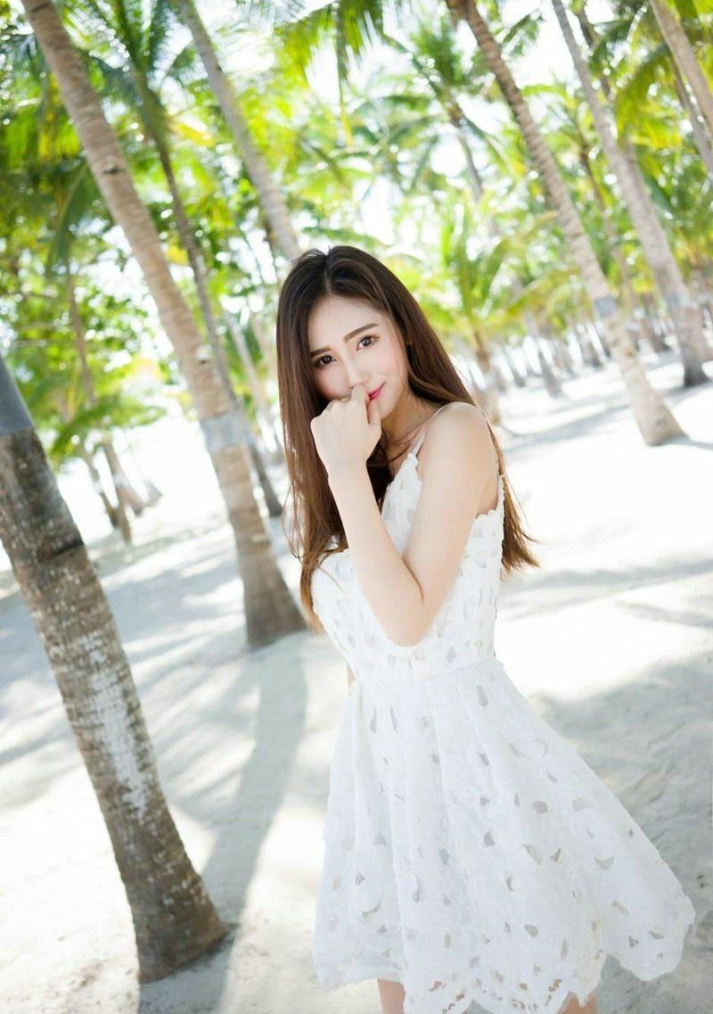 宅男女神SISY思海边气质白色短裙迷人时尚写真