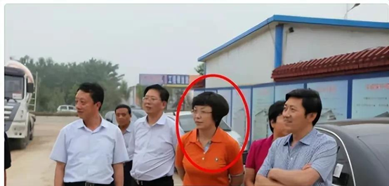 记实：美女市长杨晓波，陪睡40位男人，被抓时跪地哭喊求饶