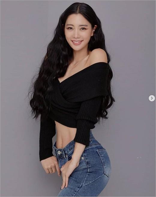 韩国女艺人Clara社交网站发照秀迷人身材