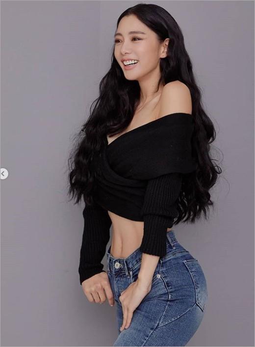 韩国女艺人Clara社交网站发照秀迷人身材