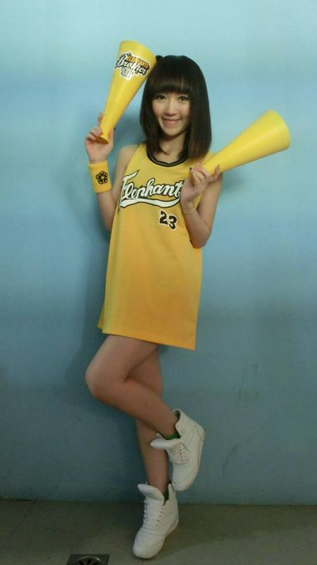 棒球场上的啦啦队正妹尤咪Yumi