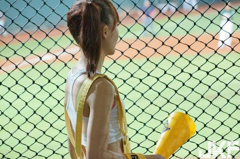 棒球场上的啦啦队正妹尤咪Yumi